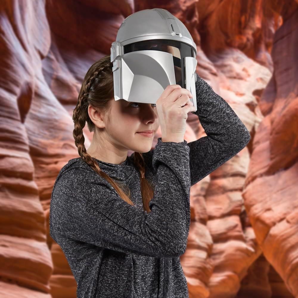 The Mandalorian F5378 Electronic Mask Costume Accessory with Phrases and SFX (Star Wars: The Mandalorian)